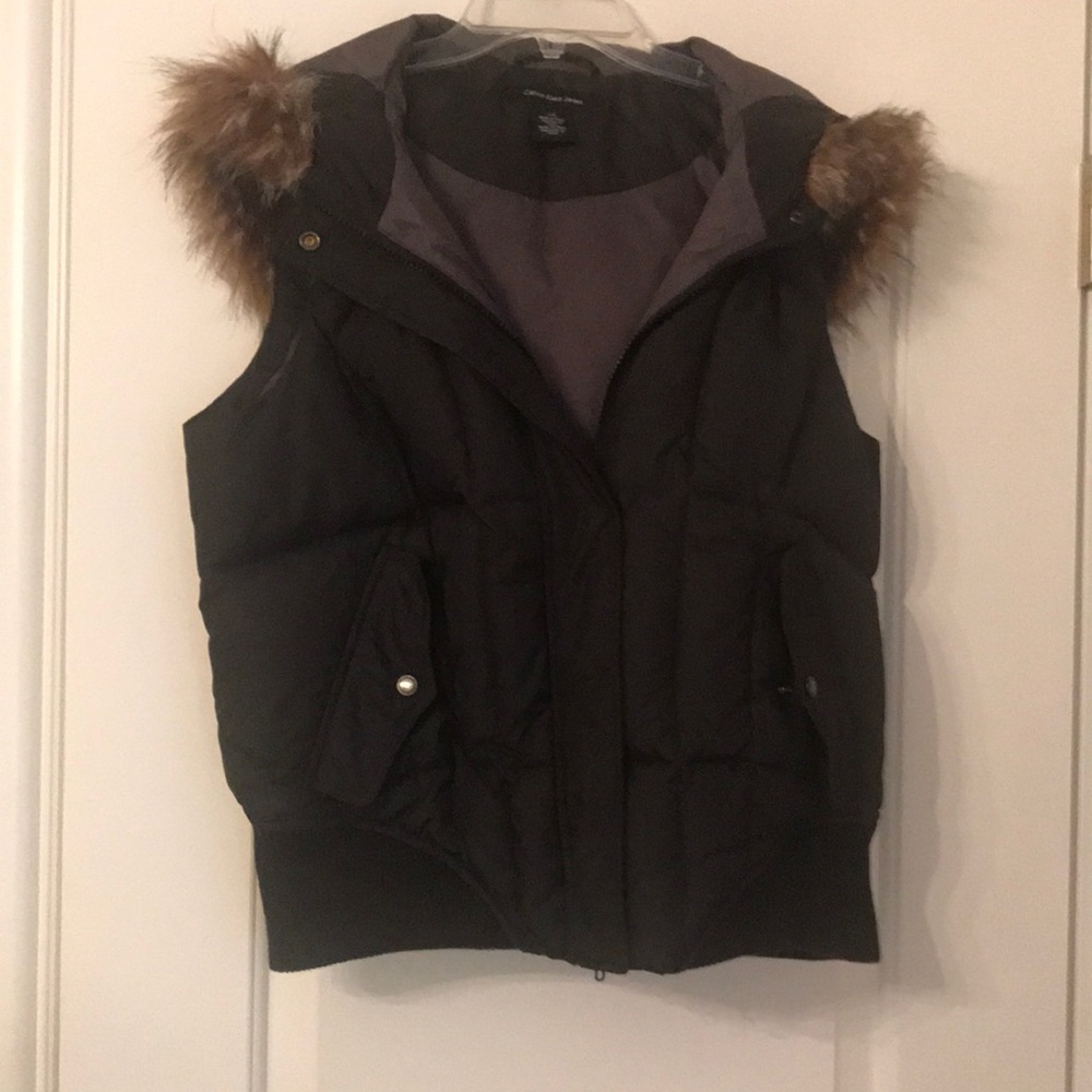 Sleeveless jacket